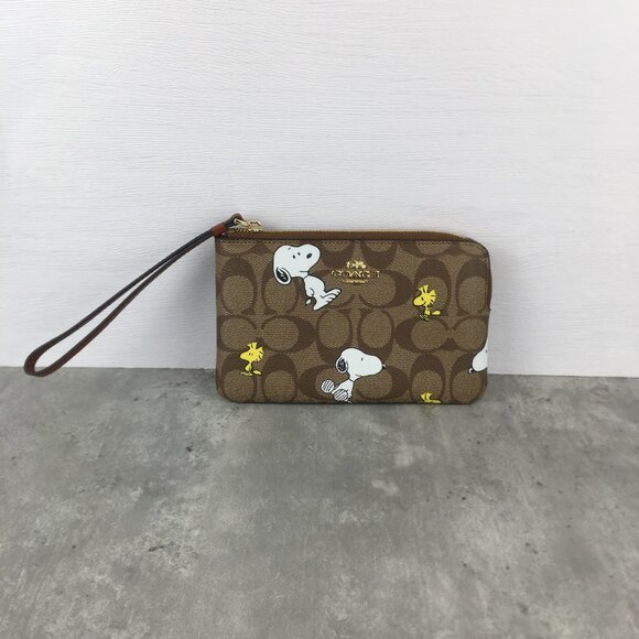 Coach X Peanuts Corner Zip Wristlet Wallet With Snoopy & Woodstock - Picture 1 of 10
